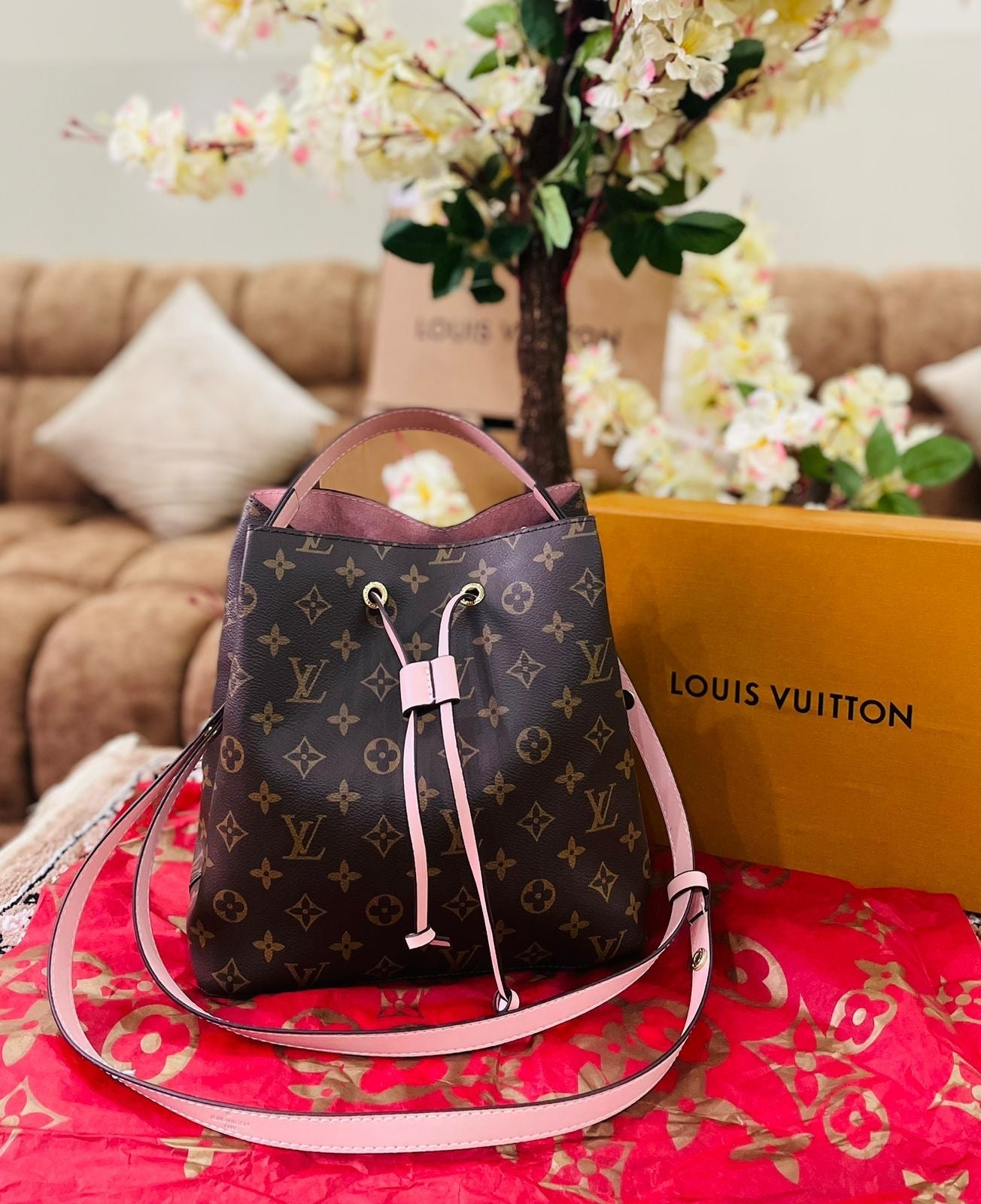 Louis Vuitton NéoNoé Shoulder Bag in Rose Poudre Strep