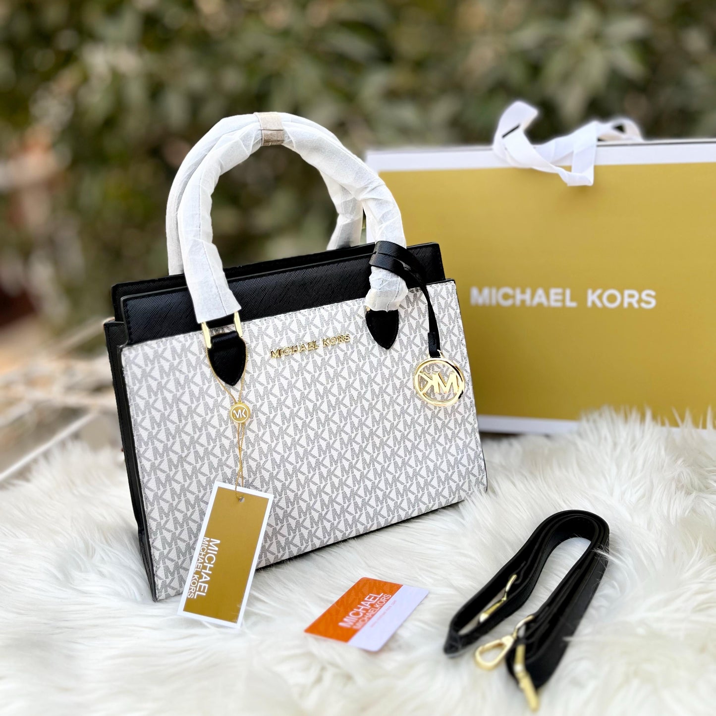 Michael Kors Mercer Hand Bag in Plain White Black