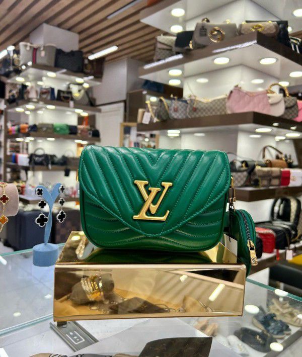 LOUIS VUITTON Wave Chain Bag PM