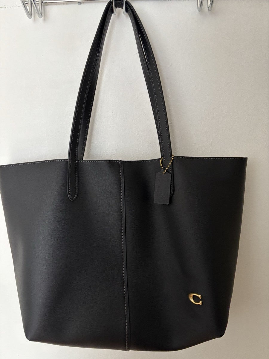 COACH North 32 Tote Bag (Black)