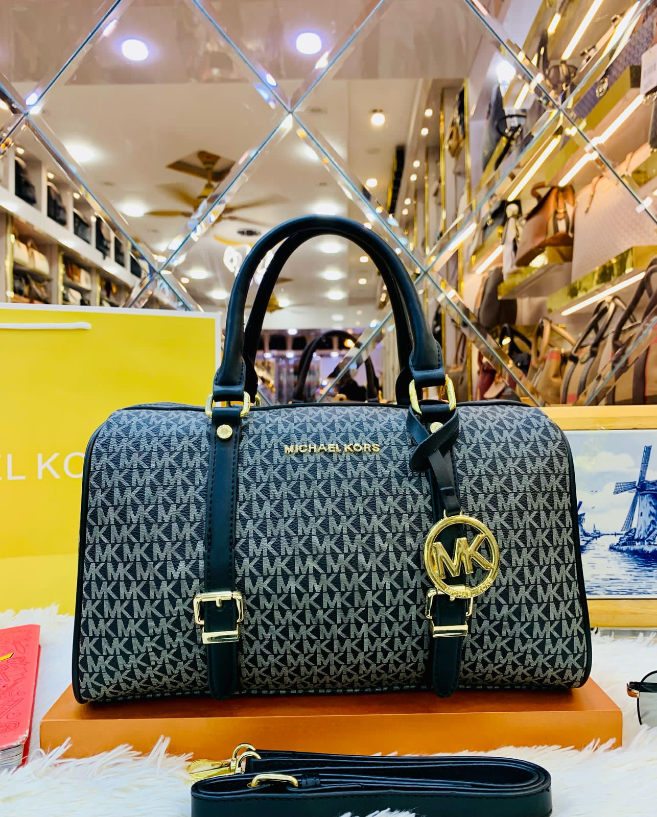 MICHAEL KORS Bedford Medium Hand Bag