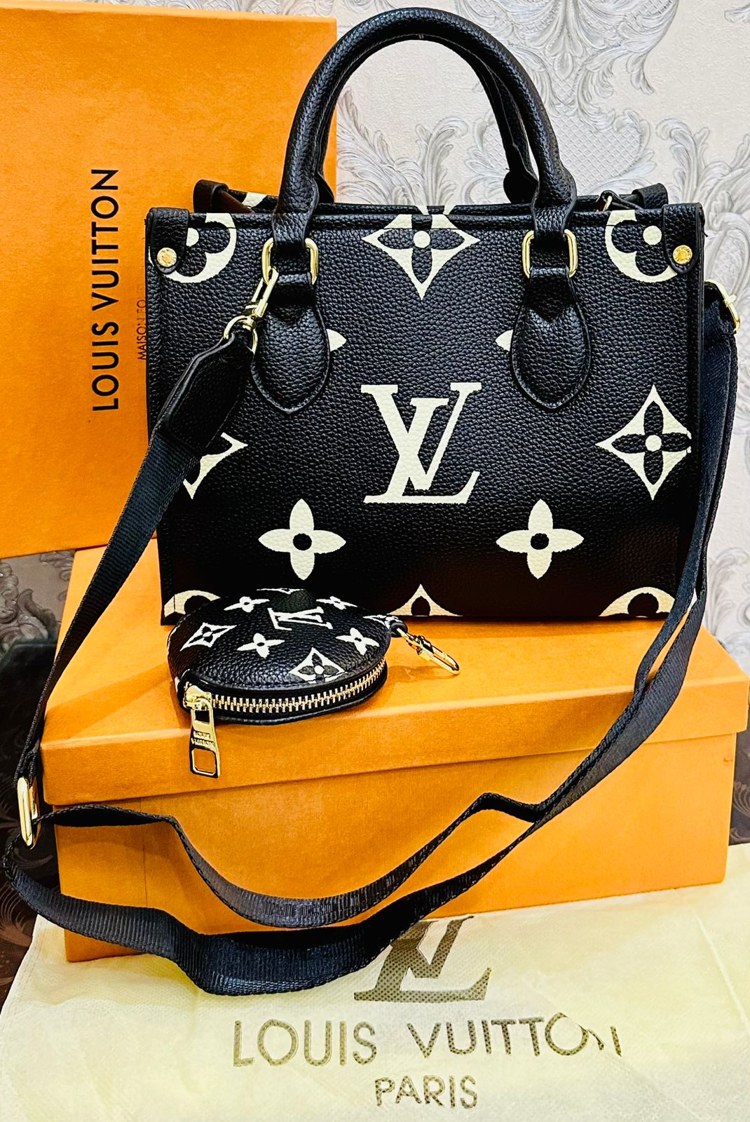 LOUIS VUITTON Empreinte OnTheGo PM Medium (Black)