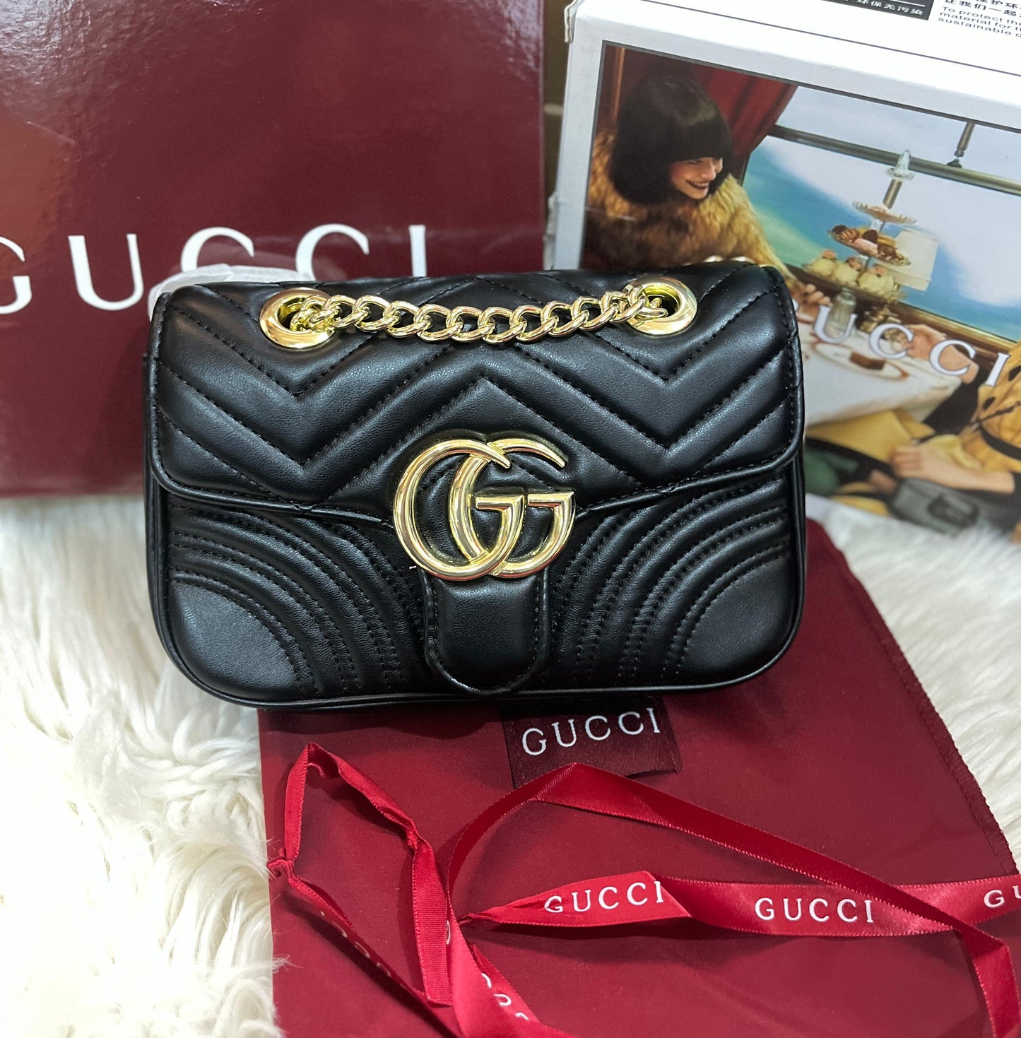 GUCCI GG Marmont Shoulder Bag (Black)