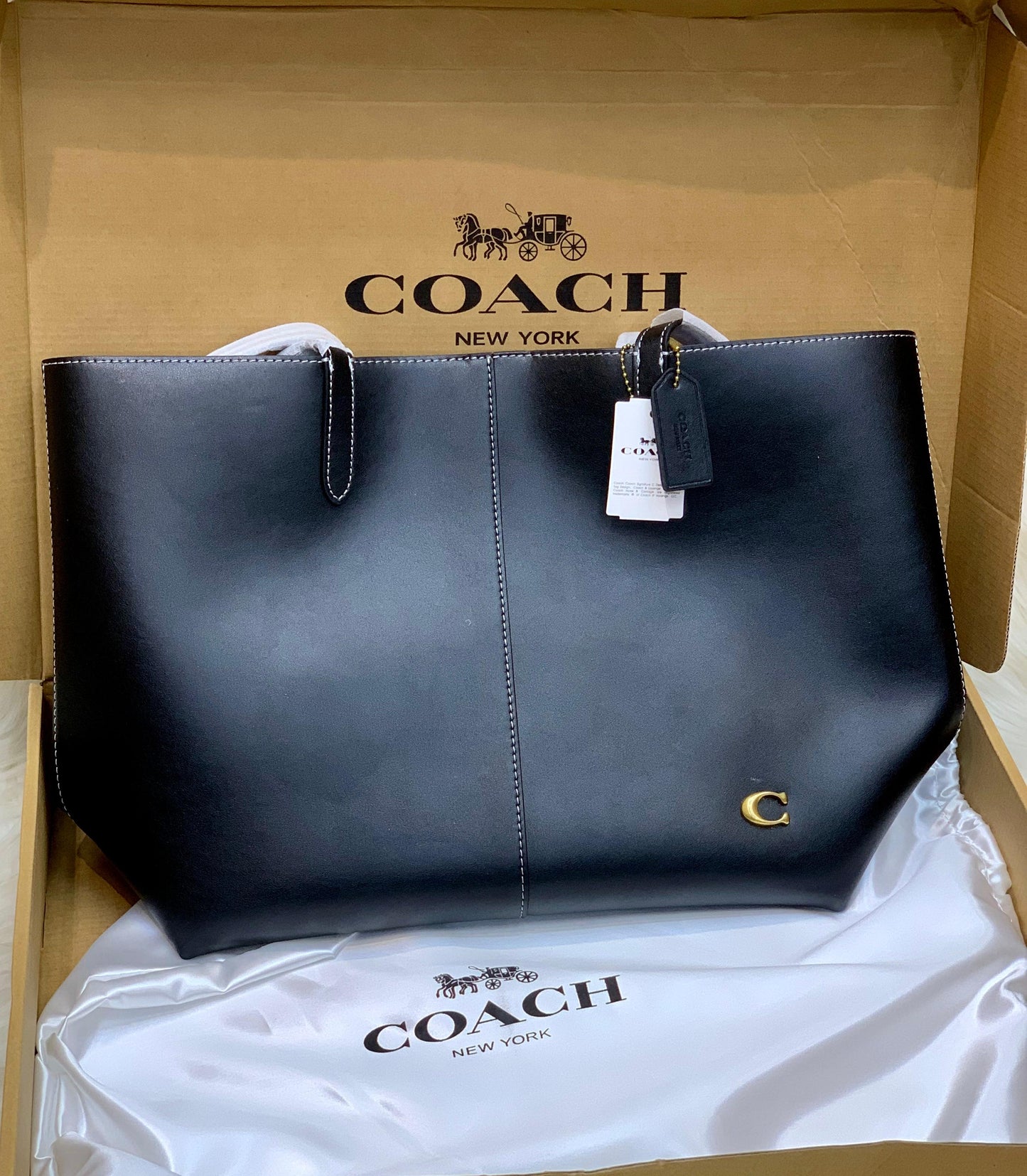 COACH North 32 Tote Bag (Black)