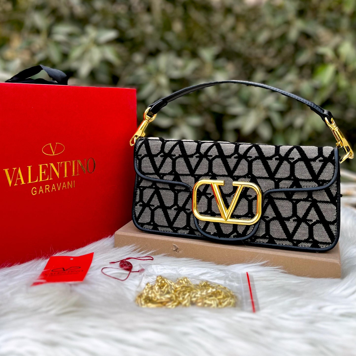 Valentino Garavani Locò Shoulder bag