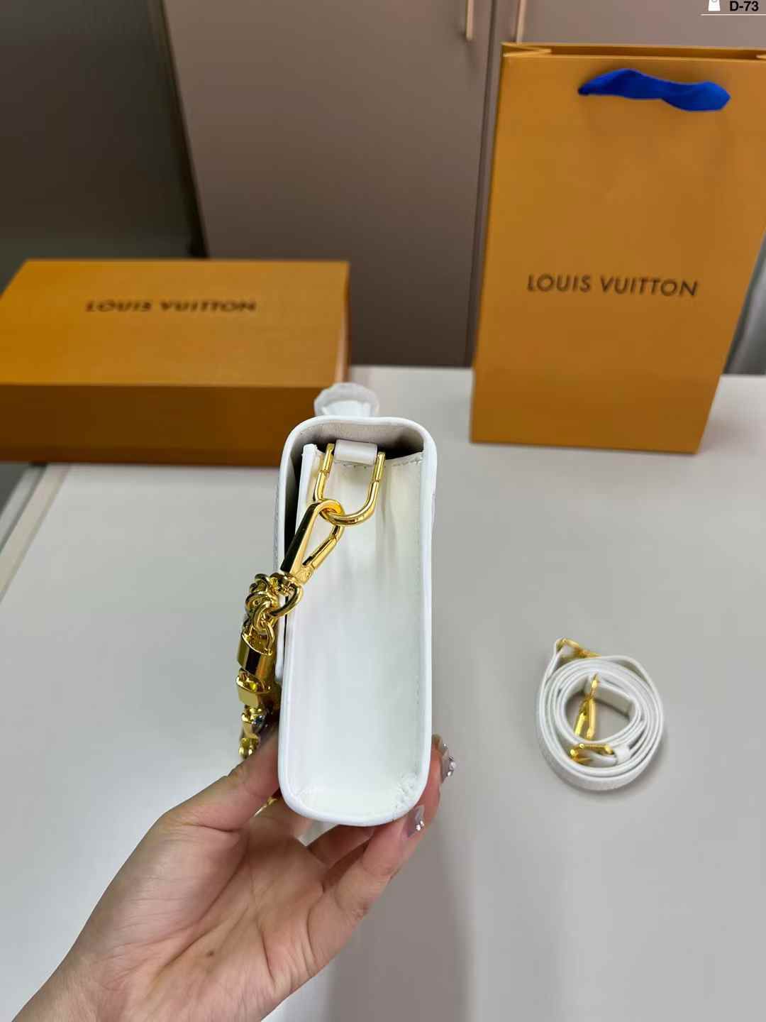 Louis Vuitton Wallet On Chain Capucines (White)