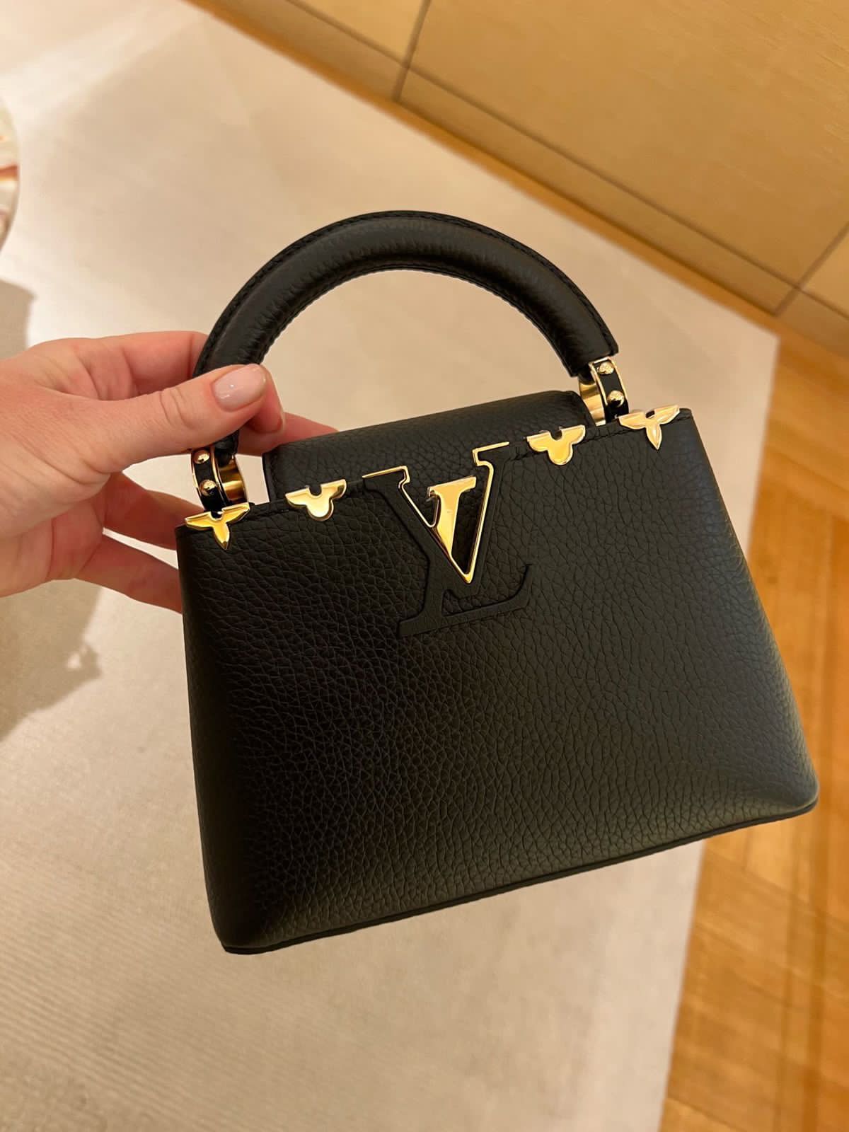 Louis Vuitton Capucines BB Hand Bag (Black)