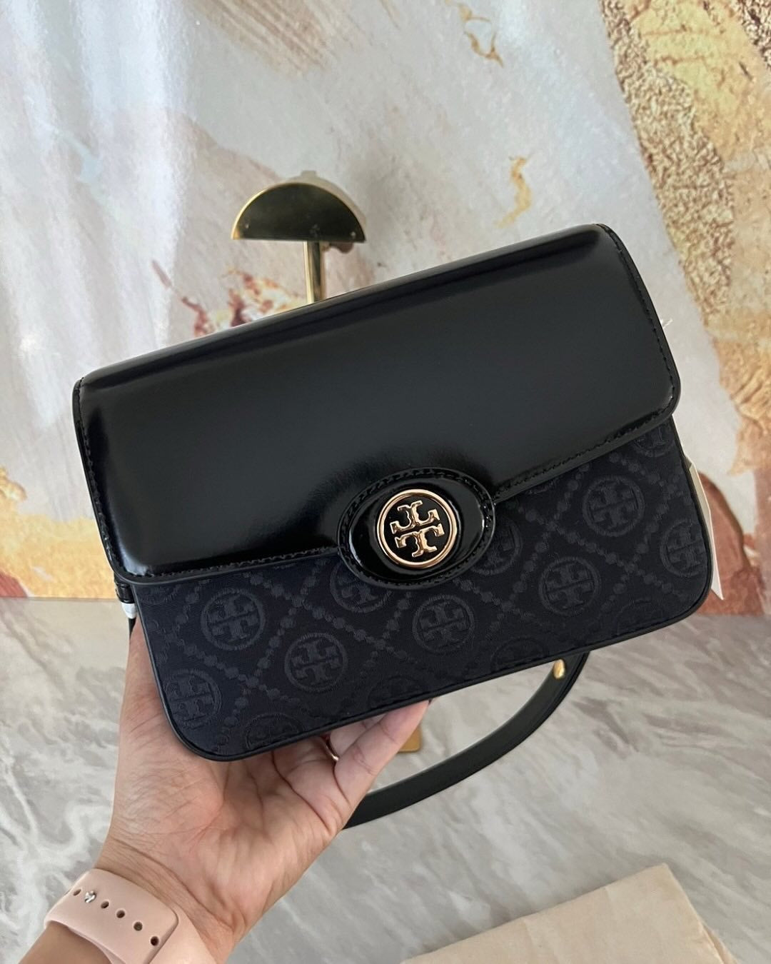 Tory Burch Robinson T Monogram Convertible Shoulder Bag in Black