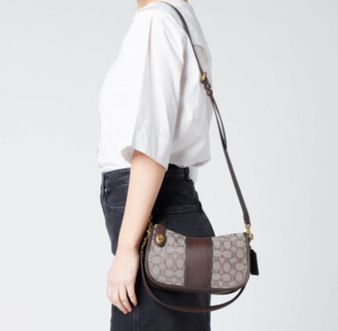 COACH Swinger In Signature Jacquard