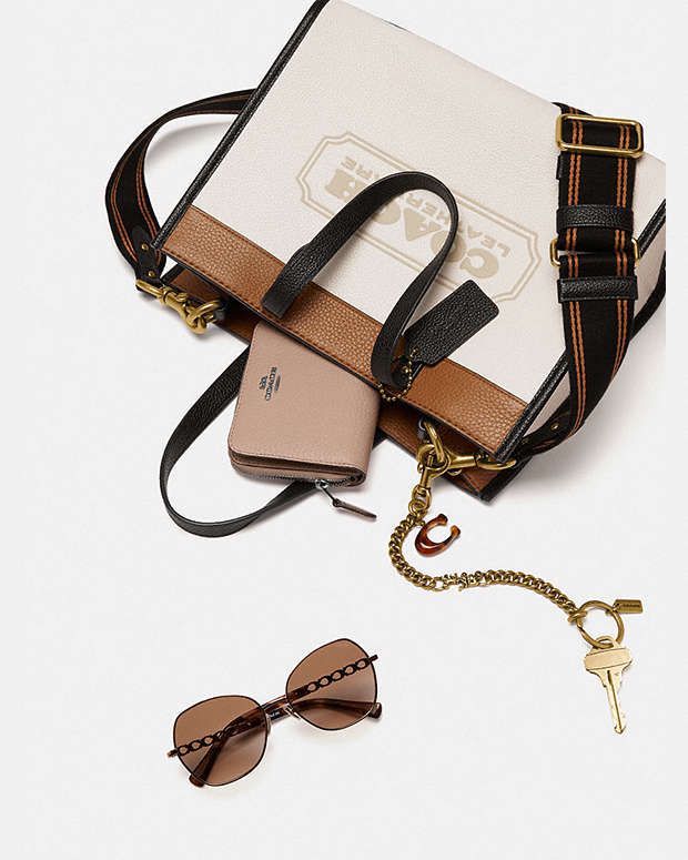 COACH Field Tote 30 in Brown Leatherware