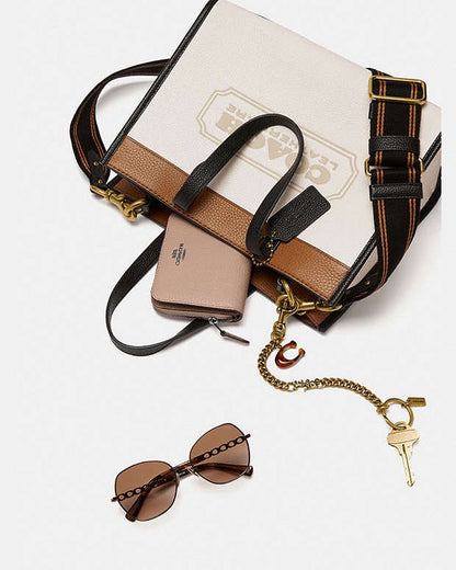 COACH Field Tote 30 in Brown Leatherware