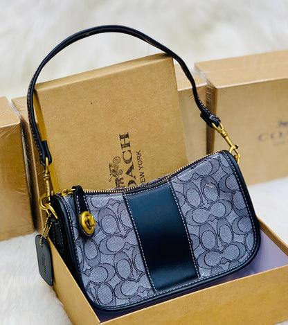 COACH Swinger In Signature Jacquard