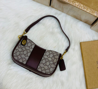 COACH Swinger In Signature Jacquard
