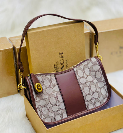 COACH Swinger In Signature Jacquard