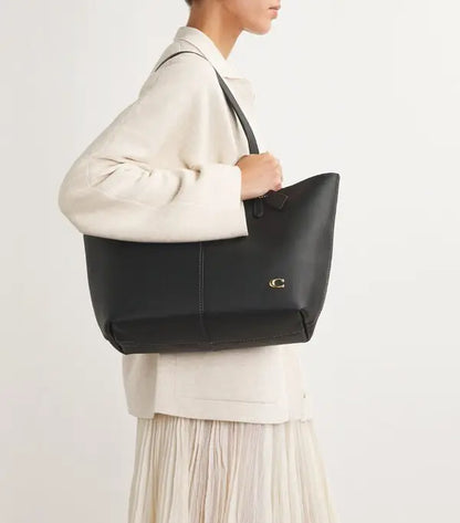 COACH North 32 Tote Bag (Black)