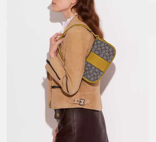 COACH Swinger In Signature Jacquard
