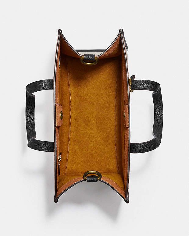 COACH Field Tote 30 in Brown Leatherware