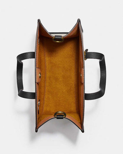 COACH Field Tote 30 in Brown Leatherware