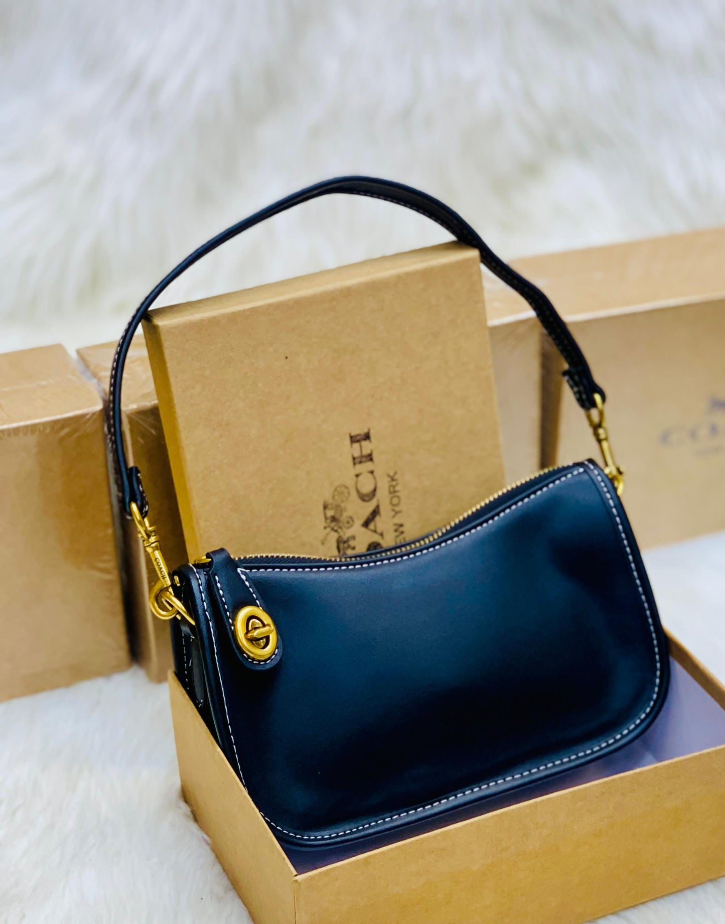 COACH Swinger In Signature Jacquard