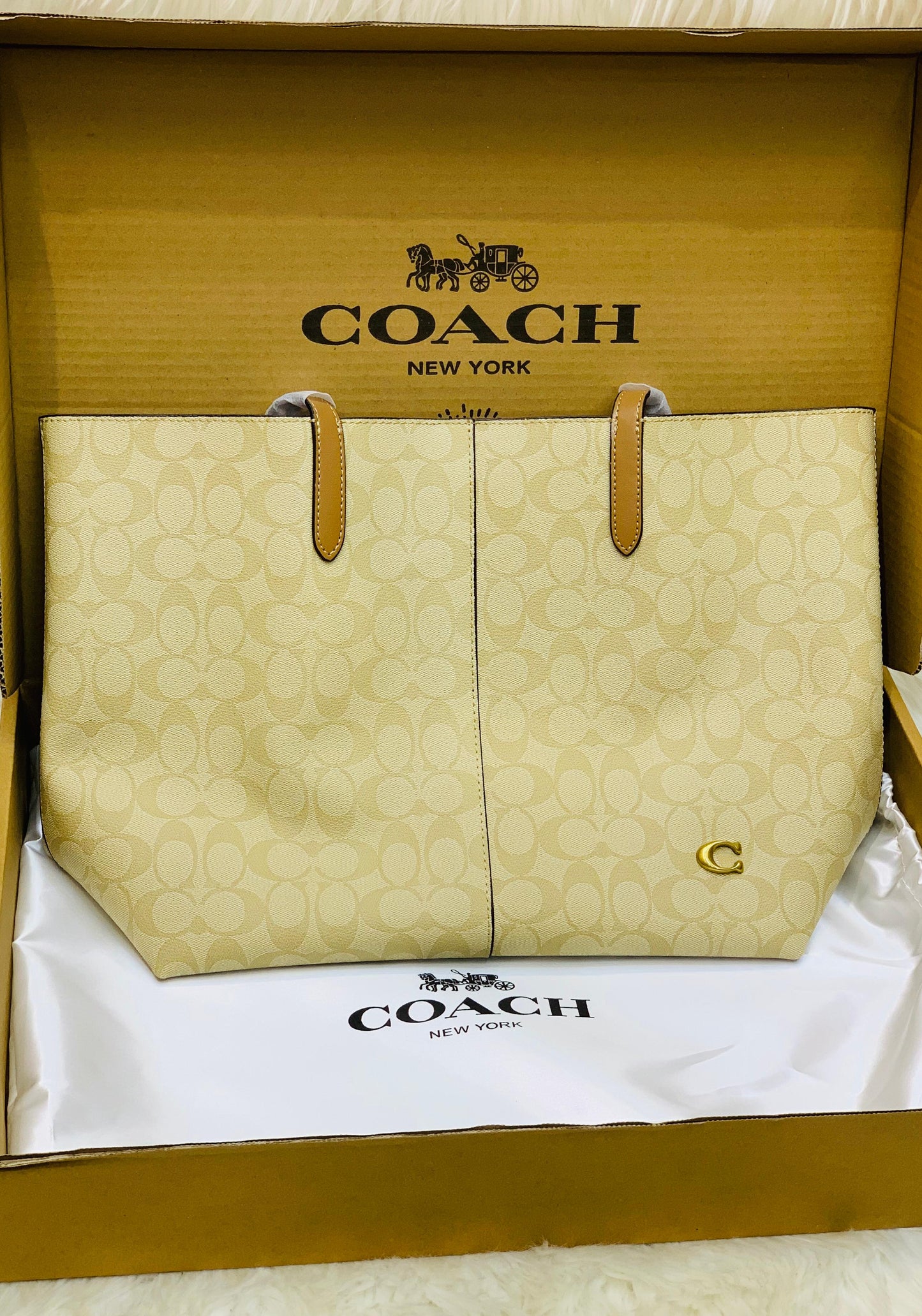COACH North 32 Tote Bag
