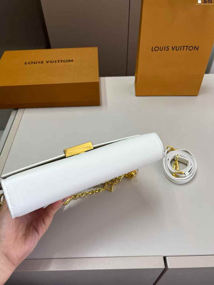 Louis Vuitton Wallet On Chain Capucines (White)